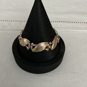 Monet Vintage Abstract Leaf Gold Plated Bracelet